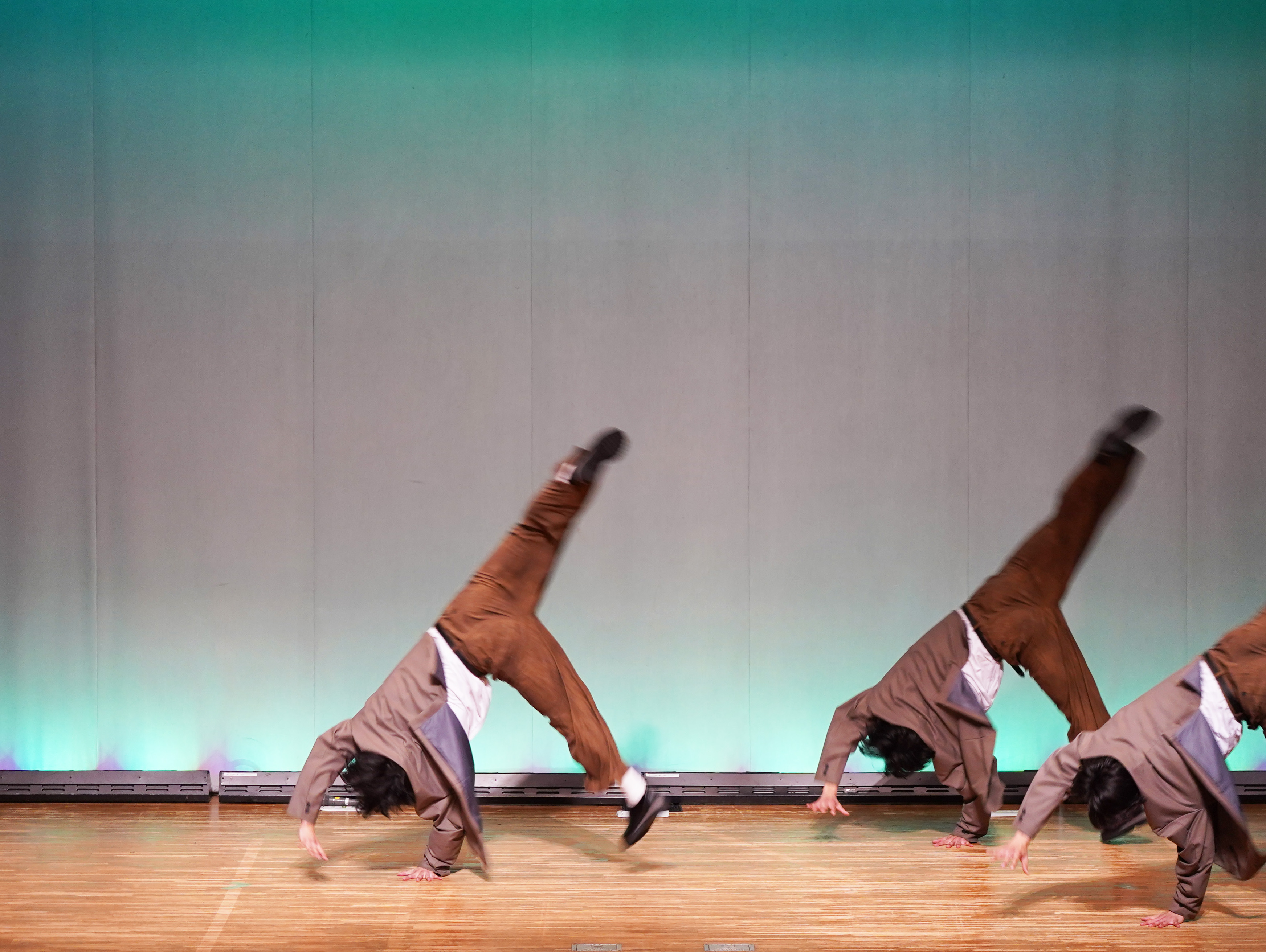 アクロバットパフォーマンスの様子