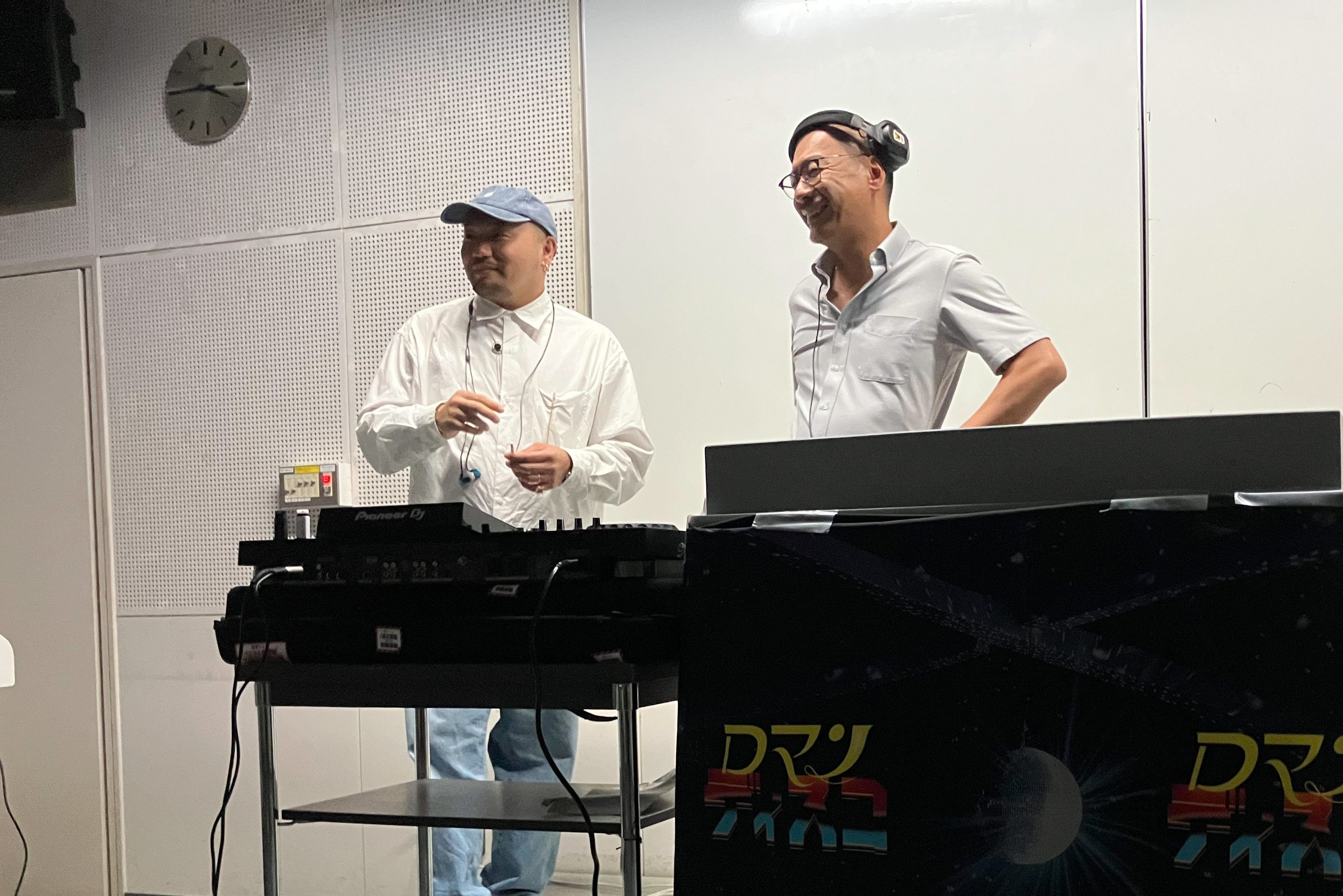 DJ GEN氏とSU氏によるロマンディスコの様子