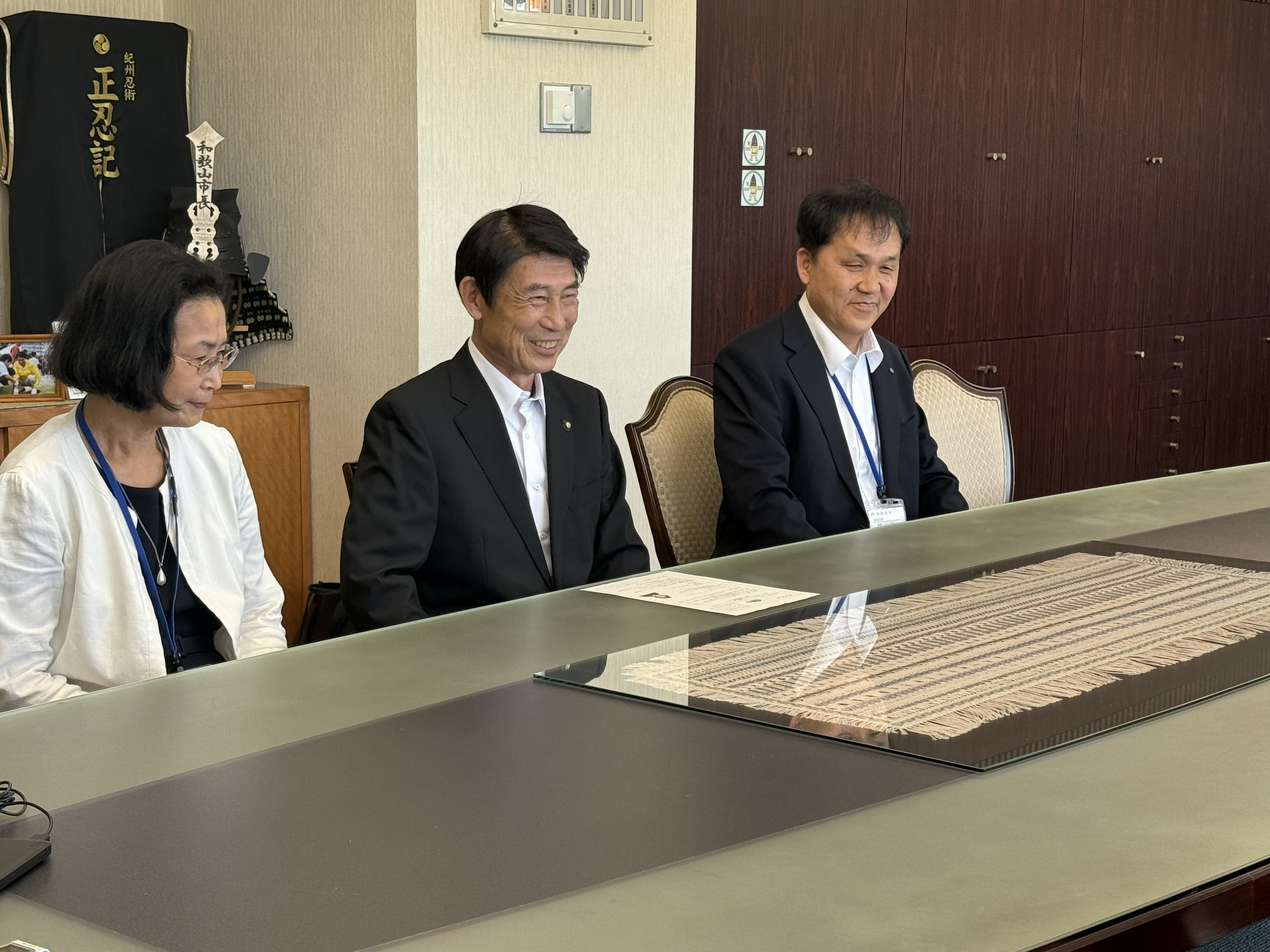 懇談する尾花正啓和歌山市長ら